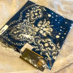 Frye scarf Blue White New